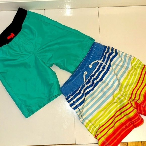 Bundle (2) boys swim trunks. Gap and Cat&Jack. Multi colored. Lined. Size S 6-7. - Picture 1 of 8